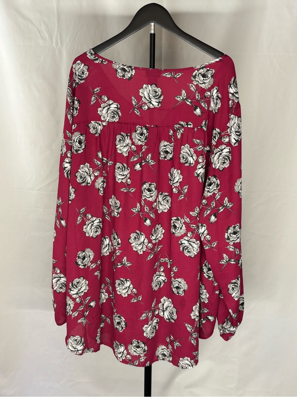 Torrid Deep Magenta Floral Keyhole Blouse Shirt Plus Size - Picture 2 of 3